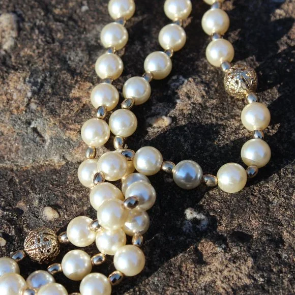 Vintage Elegant Triple Strand Faux Pearls - Picture 5 of 6